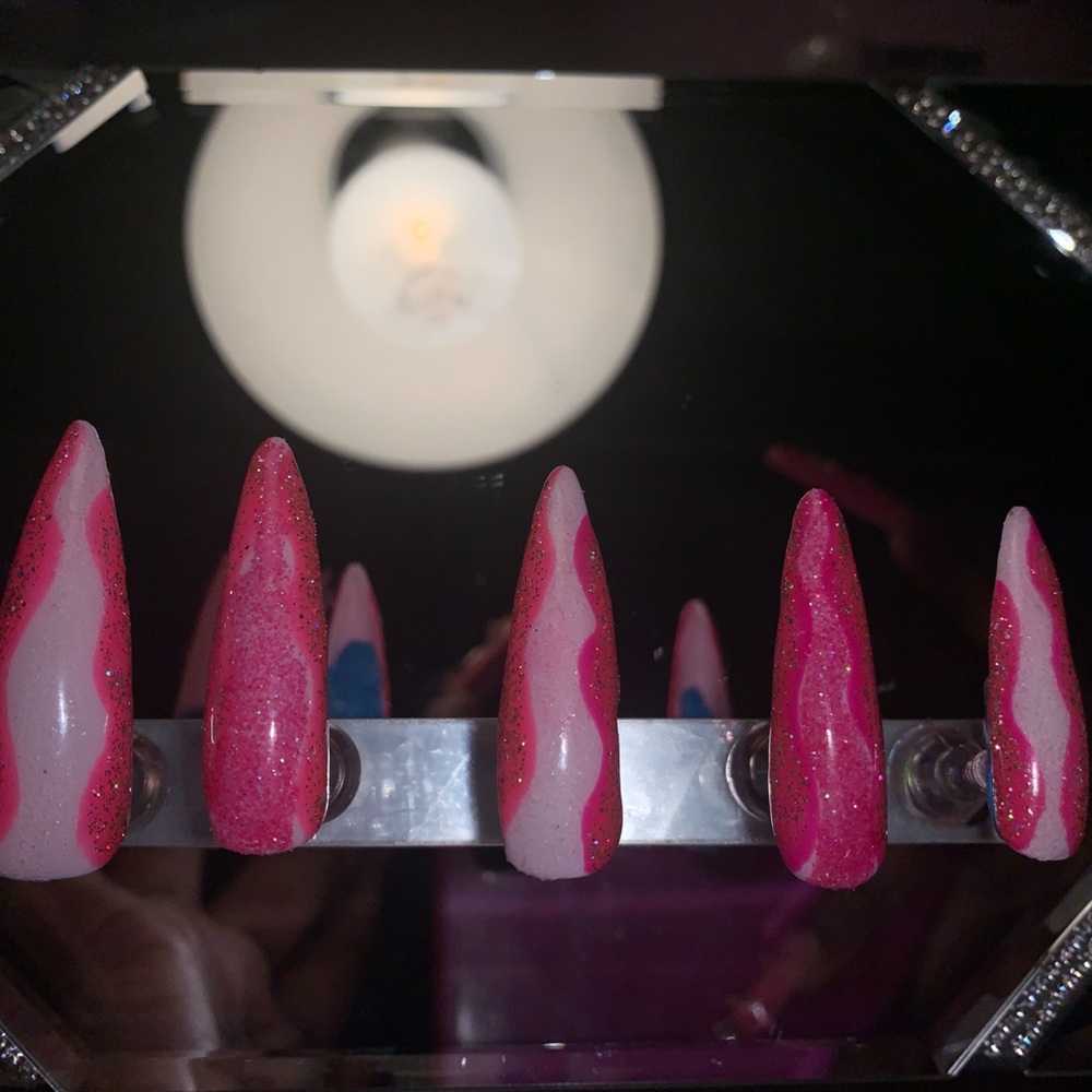 Press on nails